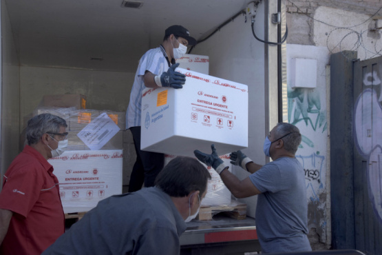 Cuántas vacunas llegarán a Mendoza de las más de 650 mil dosis que empiezan a distribuirse esta semana