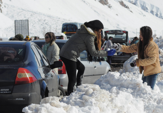 Mendoza se prepara para el receso invernal y pide recibir chilenos vacunados